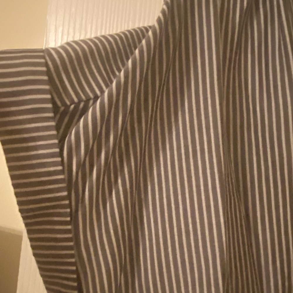 APT 9 (XL) White & Charcoal Gray Striped Blouse w/Short Sleeves & V Neck - Picture 2 of 5